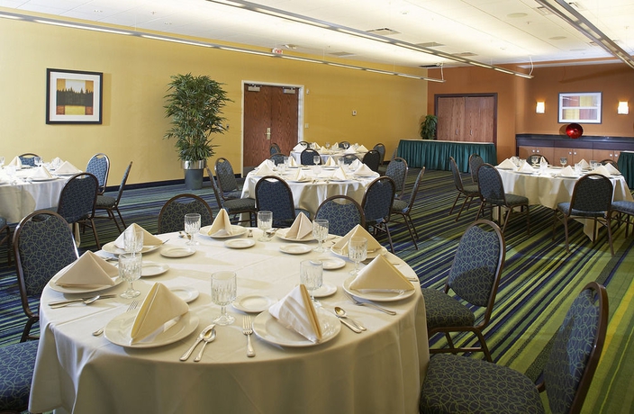 Imagen de los interiores del Hotel Fairfield Inn and Suites By Marriott Cleveland Beachwood. Foto 10