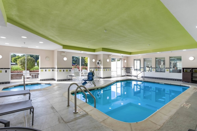 Imagen de la piscina del Hotel Fairfield Inn and Suites By Marriott Columbia. Foto 19