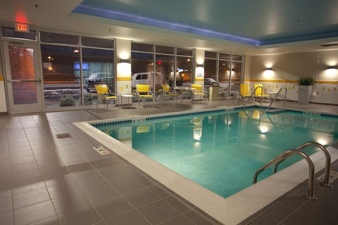Imagen de la piscina del Hotel Fairfield Inn and Suites By Marriott Columbus Airport. Foto 13