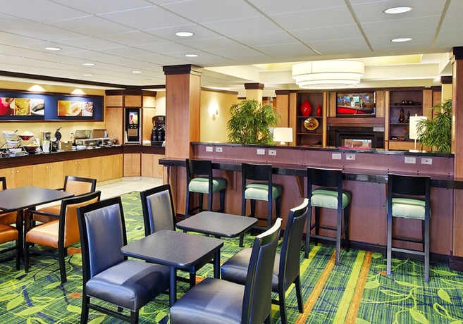 Imagen del bar/restaurante del Hotel Fairfield Inn and Suites By Marriott Conway. Foto 4