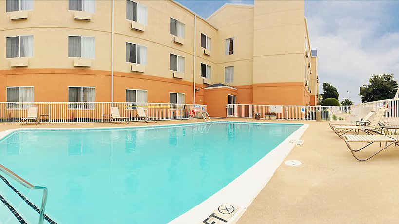 Imagen de la piscina del Hotel Fairfield Inn and Suites By Marriott Dallas Dfw Airport North/ Irving. Foto 7