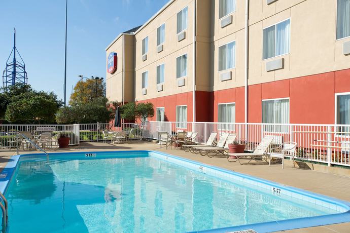 Imagen de la piscina del Hotel Fairfield Inn and Suites By Marriott Dallas Dfw Airport North/ Irving. Foto 8