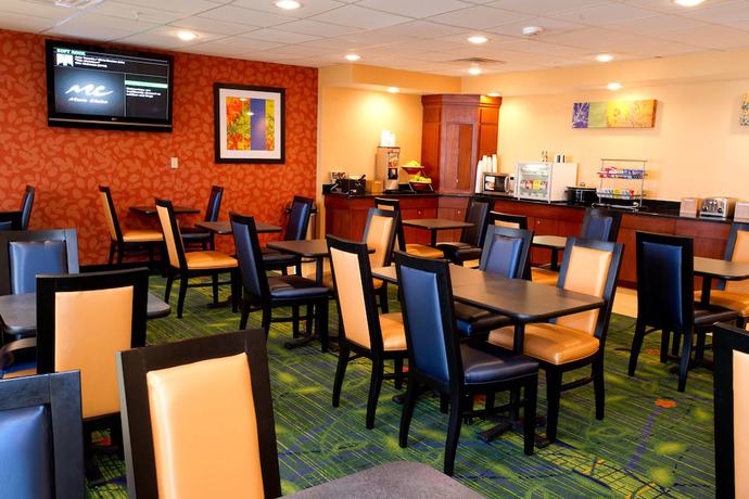 Imagen del bar/restaurante del Hotel Fairfield Inn and Suites By Marriott Dallas Dfw Airport North/ Irving. Foto 2
