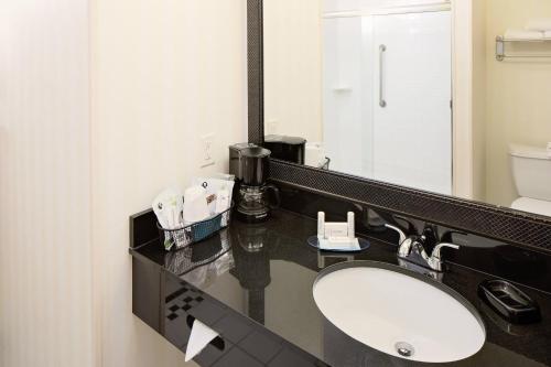 Imagen de la habitación del Hotel Fairfield Inn and Suites By Marriott Dallas Mansfield. Foto 18