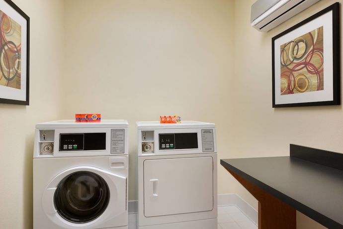 Imagen de los interiores del Hotel Fairfield Inn and Suites By Marriott Dallas Mesquite. Foto 17