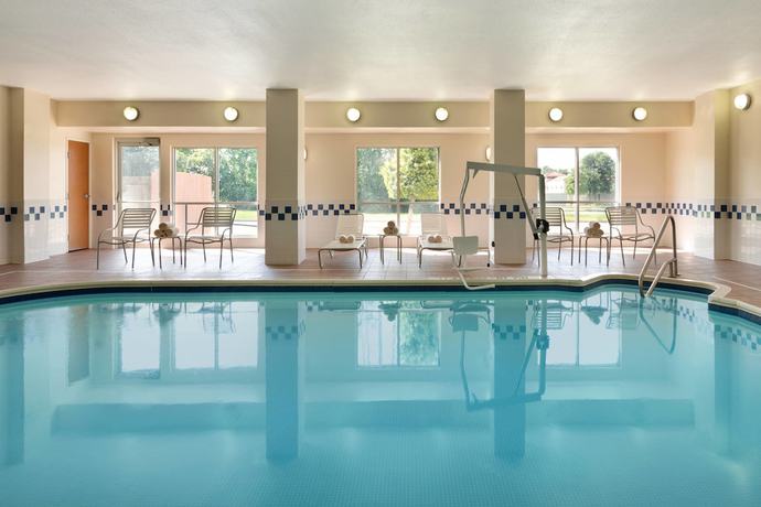 Imagen de la piscina del Hotel Fairfield Inn and Suites By Marriott Dallas Mesquite. Foto 20
