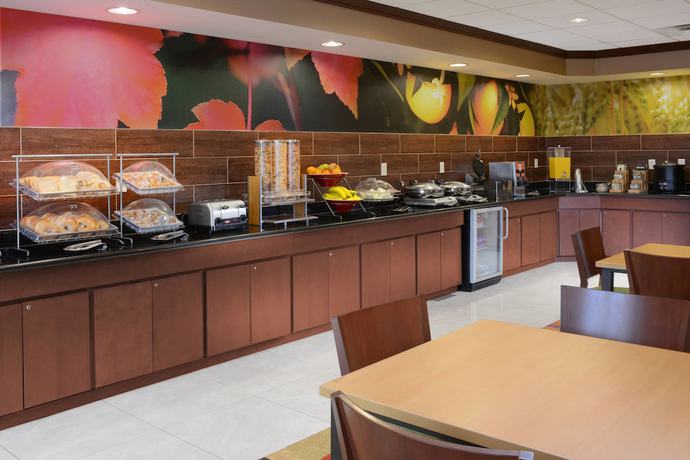 Imagen del bar/restaurante del Hotel Fairfield Inn and Suites By Marriott Dallas Plano/the Colony. Foto 2