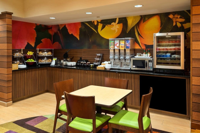 Imagen del bar/restaurante del Hotel Fairfield Inn and Suites By Marriott Denver Cherry Creek. Foto 5