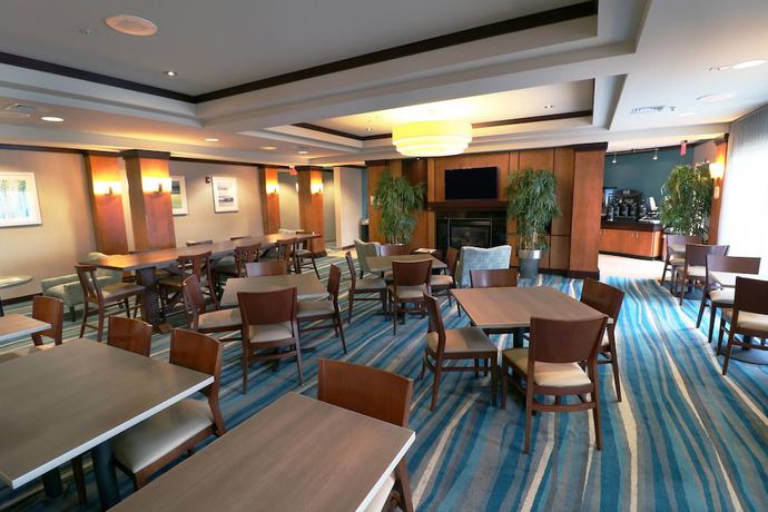 Imagen de los interiores del Hotel Fairfield Inn and Suites By Marriott Des Moines Airport. Foto 10