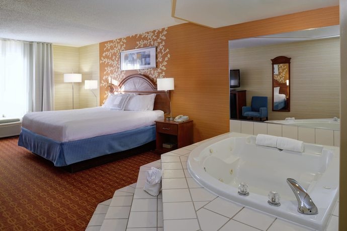 Imagen de la habitación del Hotel Fairfield Inn and Suites By Marriott Detroit Farmington Hills. Foto 8