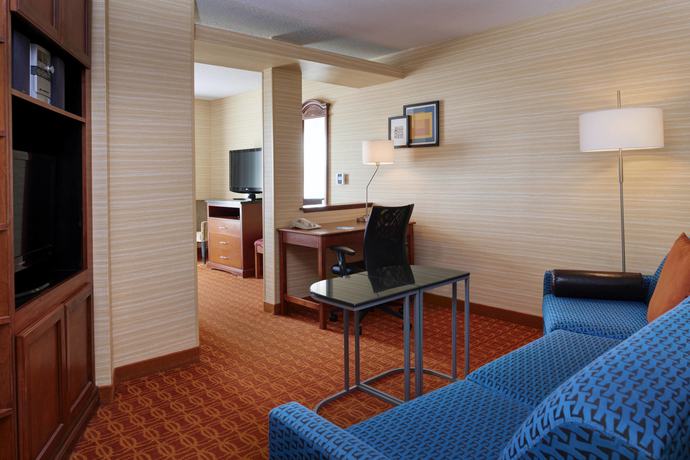 Imagen de la habitación del Hotel Fairfield Inn and Suites By Marriott Detroit Farmington Hills. Foto 9