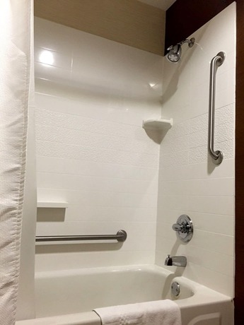 Imagen de la habitación del Hotel Fairfield Inn and Suites By Marriott Detroit Farmington Hills. Foto 10