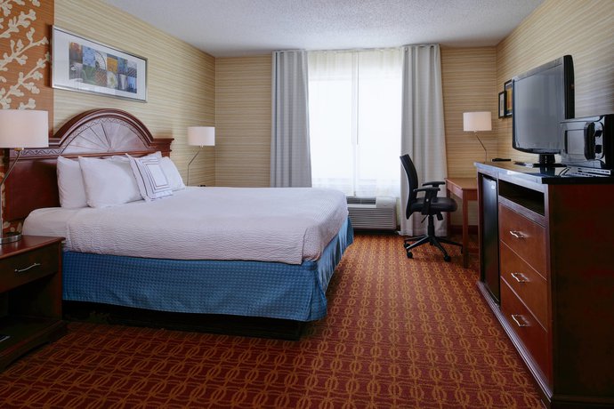Imagen de la habitación del Hotel Fairfield Inn and Suites By Marriott Detroit Farmington Hills. Foto 12