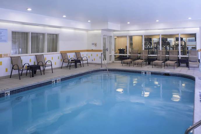 Imagen de la piscina del Hotel Fairfield Inn and Suites By Marriott Detroit Farmington Hills. Foto 20