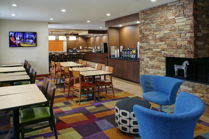 Imagen del bar/restaurante del Hotel Fairfield Inn and Suites By Marriott Detroit Farmington Hills. Foto 2