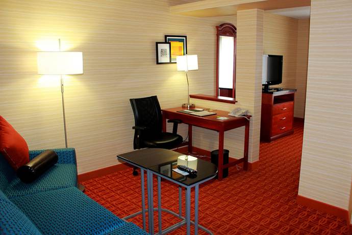 Imagen de la habitación del Hotel Fairfield Inn and Suites By Marriott Detroit Farmington Hills. Foto 14