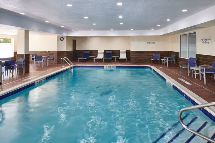 Imagen de la piscina del Hotel Fairfield Inn and Suites By Marriott Detroit Livonia. Foto 19