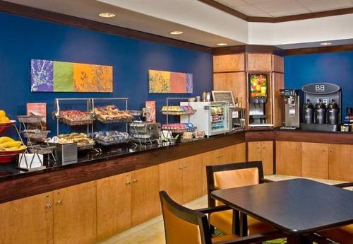 Imagen de la habitación del Hotel Fairfield Inn and Suites By Marriott Dover. Foto 10