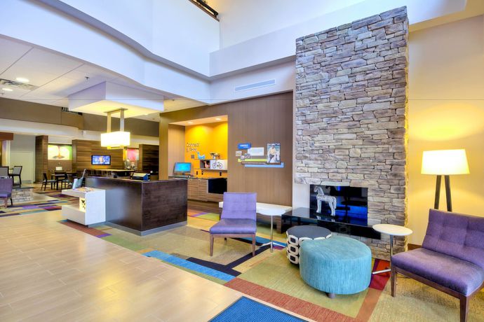 Imagen de los interiores del Hotel Fairfield Inn and Suites By Marriott Durham Southpoint. Foto 14