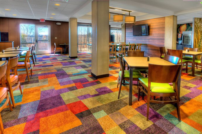 Imagen de los interiores del Hotel Fairfield Inn and Suites By Marriott Edmond. Foto 6