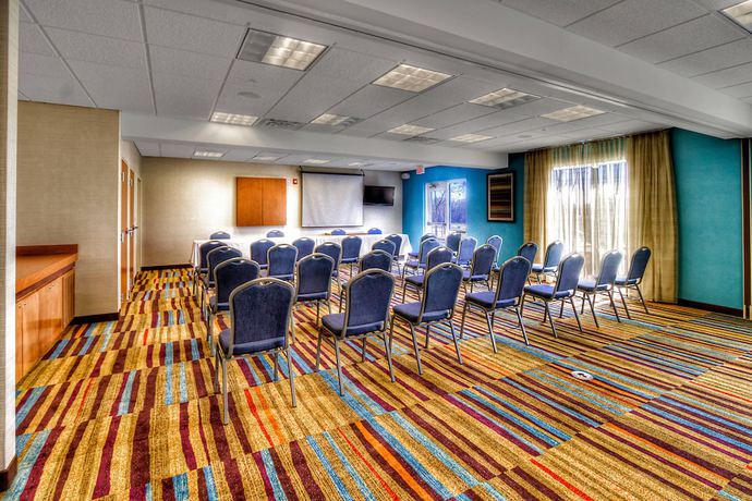 Imagen de los interiores del Hotel Fairfield Inn and Suites By Marriott Edmond. Foto 8