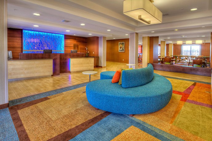 Imagen de los interiores del Hotel Fairfield Inn and Suites By Marriott Edmond. Foto 9