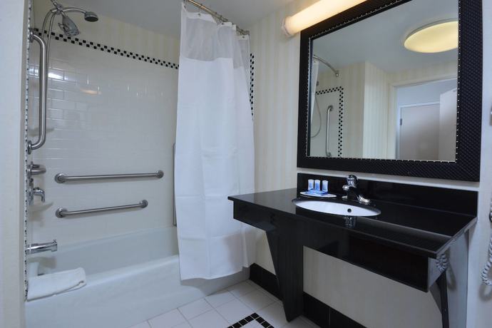 Imagen de la habitación del Hotel Fairfield Inn and Suites By Marriott. Foto 16