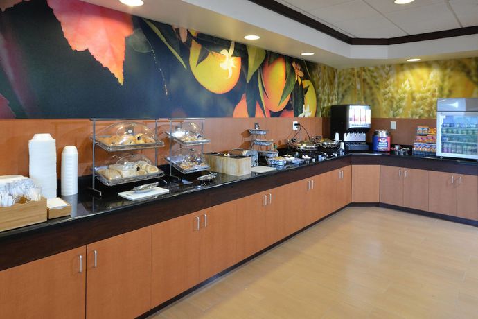 Imagen del bar/restaurante del Hotel Fairfield Inn and Suites By Marriott. Foto 4