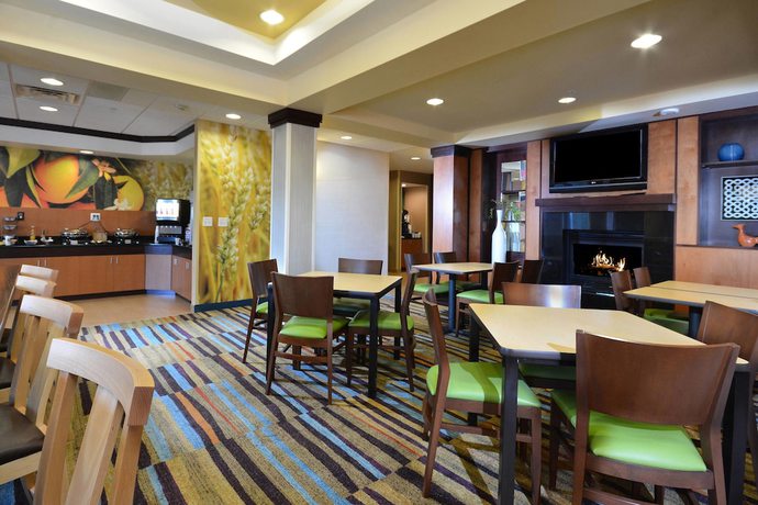 Imagen del bar/restaurante del Hotel Fairfield Inn and Suites By Marriott. Foto 5