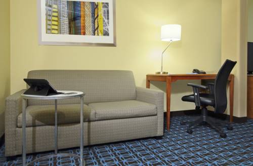 Imagen de la habitación del Hotel Fairfield Inn and Suites By Marriott Fairfield Napa Valley. Foto 3