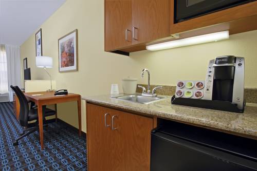 Imagen de la habitación del Hotel Fairfield Inn and Suites By Marriott Fairfield Napa Valley. Foto 7