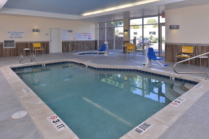 Imagen de la piscina del Hotel Fairfield Inn and Suites By Marriott Farmington. Foto 19