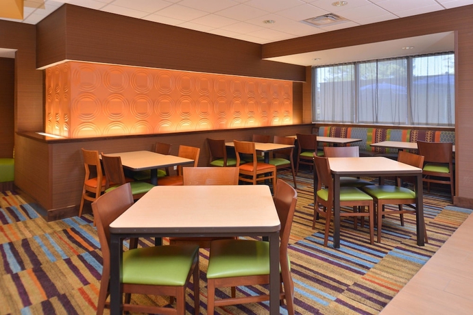 Imagen del bar/restaurante del Hotel Fairfield Inn and Suites By Marriott Farmington. Foto 3
