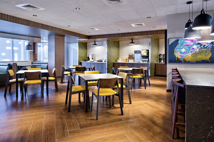 Imagen del bar/restaurante del Hotel Fairfield Inn and Suites By Marriott Fayetteville. Foto 2