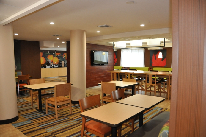 Imagen del bar/restaurante del Hotel Fairfield Inn and Suites By Marriott Ft. Myers/cape Coral. Foto 2