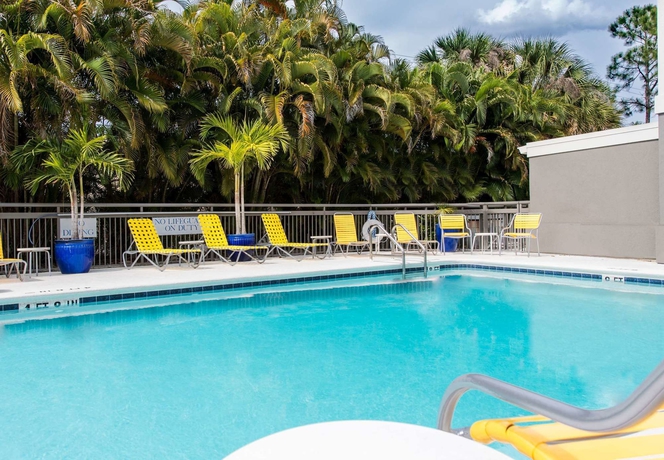 Imagen de la piscina del Hotel Fairfield Inn and Suites By Marriott Ft. Myers/cape Coral. Foto 13