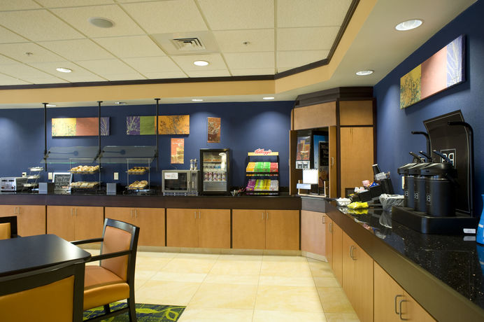 Imagen del bar/restaurante del Hotel Fairfield Inn and Suites By Marriott Gadsden. Foto 2