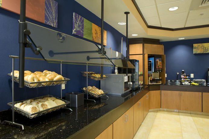 Imagen del bar/restaurante del Hotel Fairfield Inn and Suites By Marriott Gadsden. Foto 4