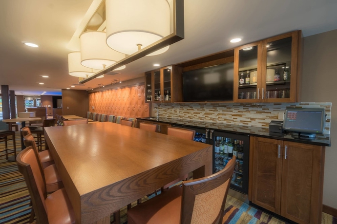 Imagen del bar/restaurante del Hotel Fairfield Inn and Suites By Marriott Gaylord. Foto 5