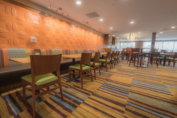 Imagen del bar/restaurante del Hotel Fairfield Inn and Suites By Marriott Gaylord. Foto 6