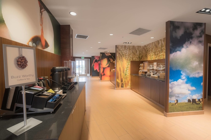 Imagen del bar/restaurante del Hotel Fairfield Inn and Suites By Marriott Gaylord. Foto 8