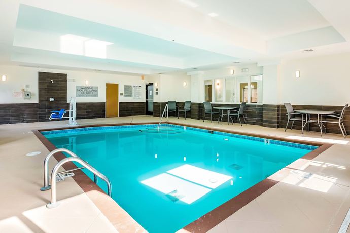Imagen de la piscina del Hotel Fairfield Inn and Suites By Marriott Greensboro Coliseum Area. Foto 20