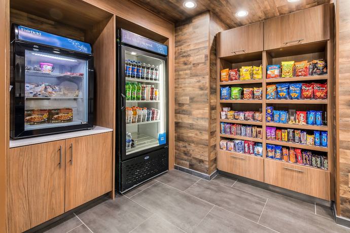 Imagen de los interiores del Hotel Fairfield Inn and Suites By Marriott Greensboro Coliseum Area. Foto 18