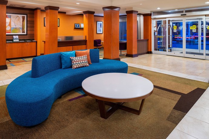 Imagen de los interiores del Hotel Fairfield Inn and Suites By Marriott Greensboro Wendover. Foto 18