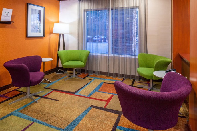 Imagen de los interiores del Hotel Fairfield Inn and Suites By Marriott Greensboro Wendover. Foto 20