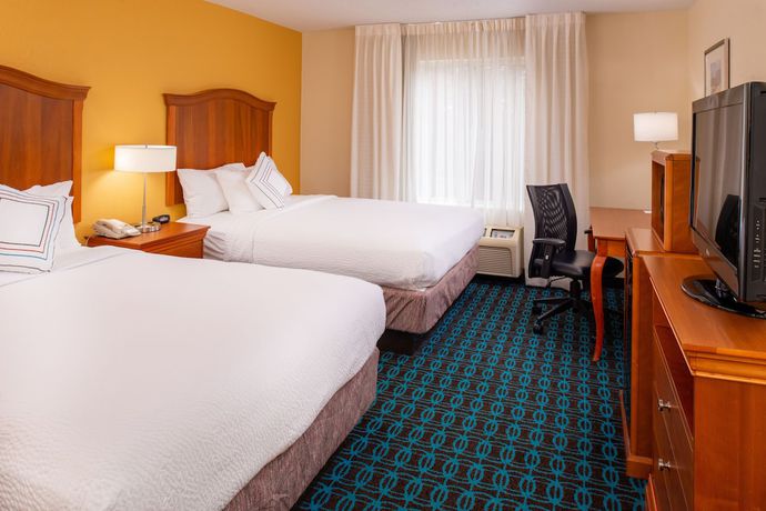 Imagen de la habitación del Hotel Fairfield Inn and Suites By Marriott Greensboro Wendover. Foto 11