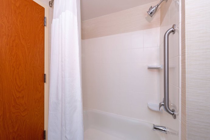 Imagen de la habitación del Hotel Fairfield Inn and Suites By Marriott Greensboro Wendover. Foto 13