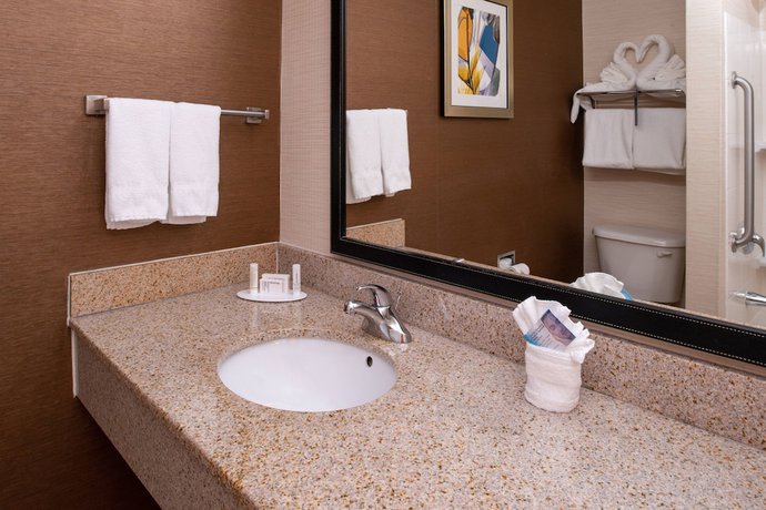 Imagen de la habitación del Hotel Fairfield Inn and Suites By Marriott Greensboro Wendover. Foto 14
