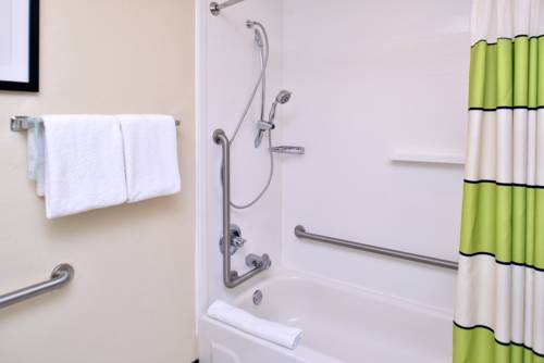 Imagen de la habitación del Hotel Fairfield Inn and Suites By Marriott Gulfport. Foto 8