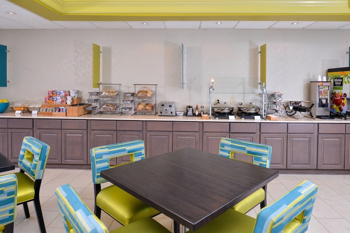 Imagen del bar/restaurante del Hotel Fairfield Inn and Suites By Marriott Hickory. Foto 8